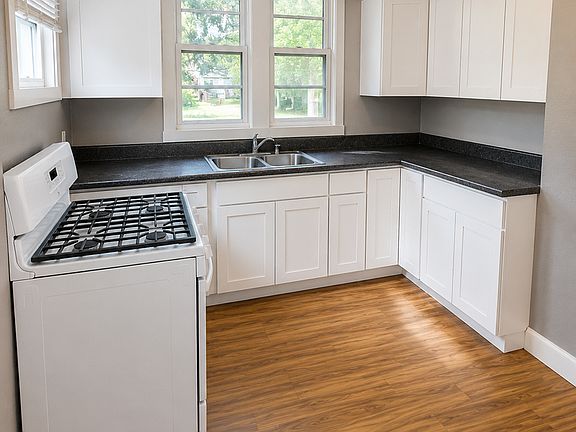 5th image of 2663 E 23rd St