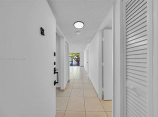 9360 Fontainebleau Blvd APT 208, Miami, FL 33172