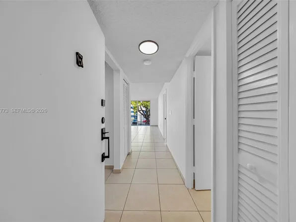 9360 Fontainebleau Blvd APT 208, Miami, FL 33172