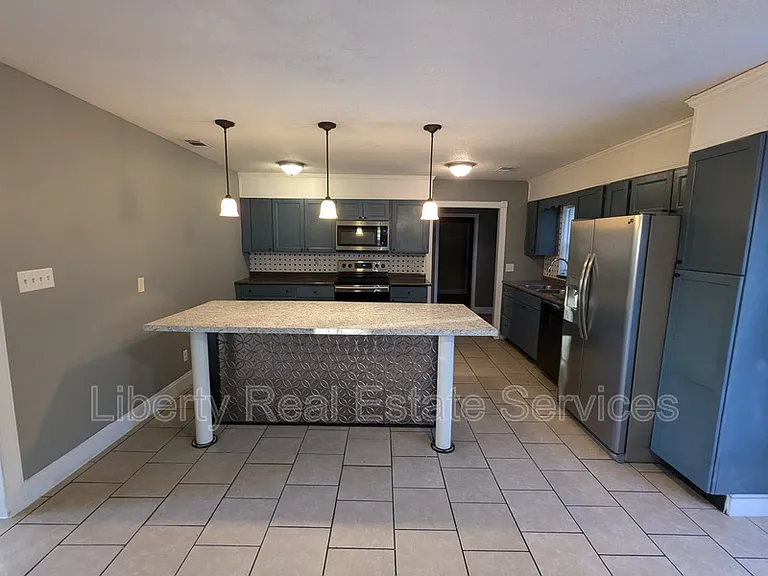 599 Olive St — Photo 3