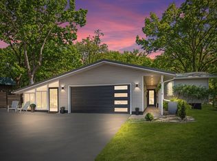 2405 Woodcrest Dr, Portage, WI 53901
