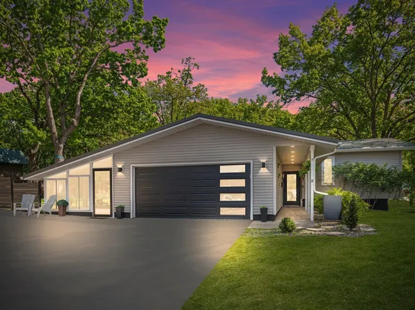 2405 Woodcrest Dr, Portage, WI 53901