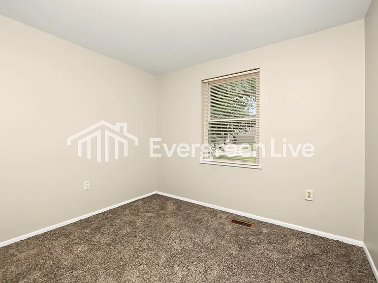 205 Tulip Dr — Photo 6