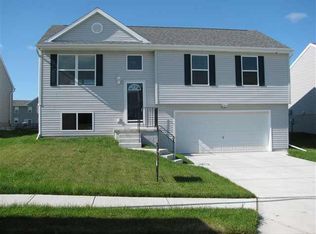 8716 Quest St, Omaha, NE 68122
