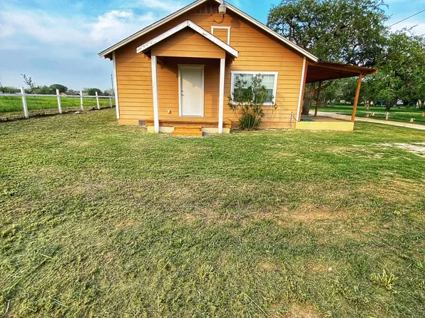 1311 PINE ST., Floresville, TX 78114