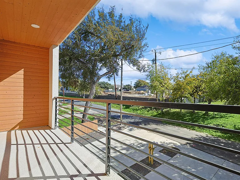 2347 Kings Rd — Photo 21