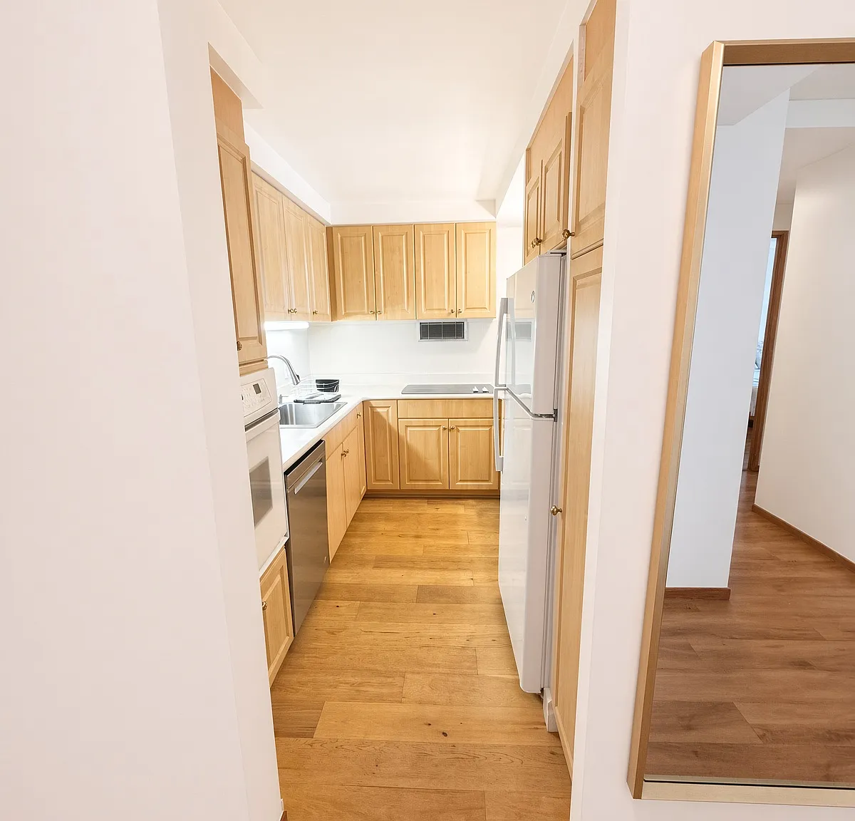 2 bed, 968 sqft, $3,700 — Photo 2