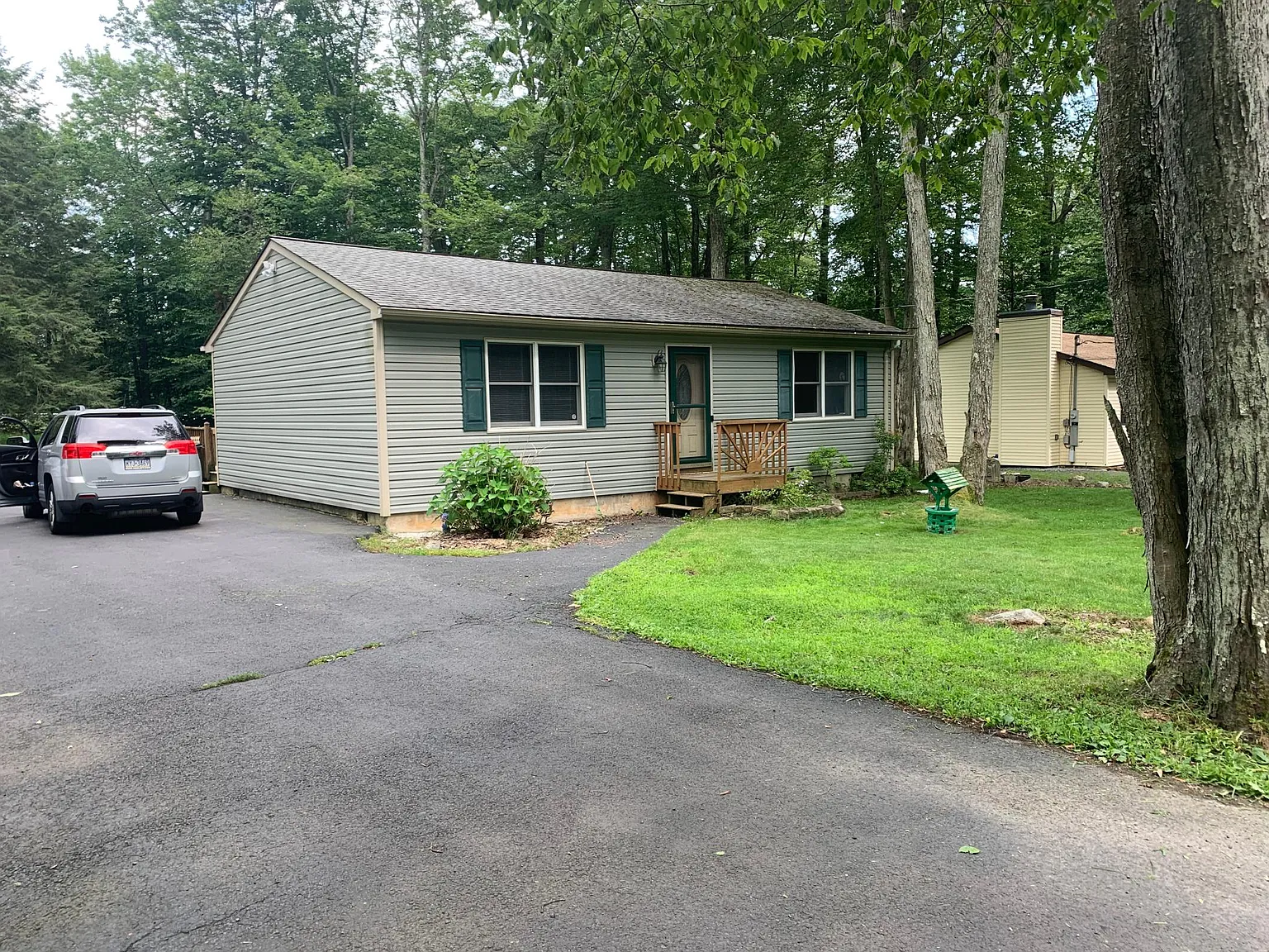 1190 Chickadee Dr — Photo 2