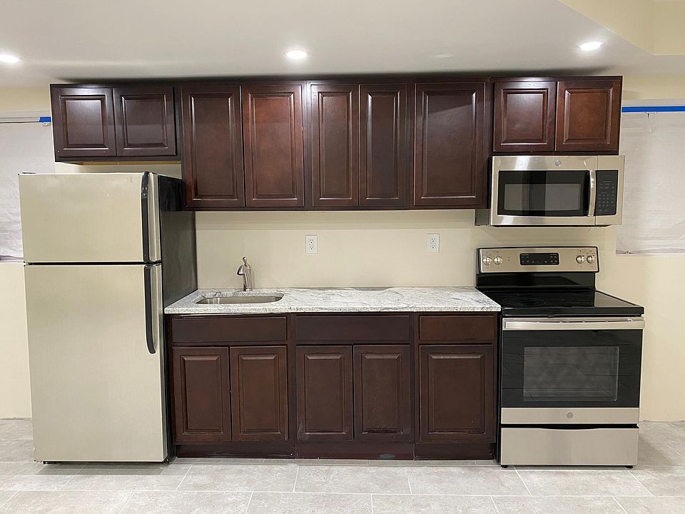 2nd image of 524 Magnolia Ave #1