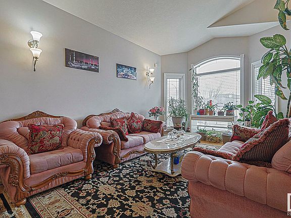 3rd image of 32 Norris Cres