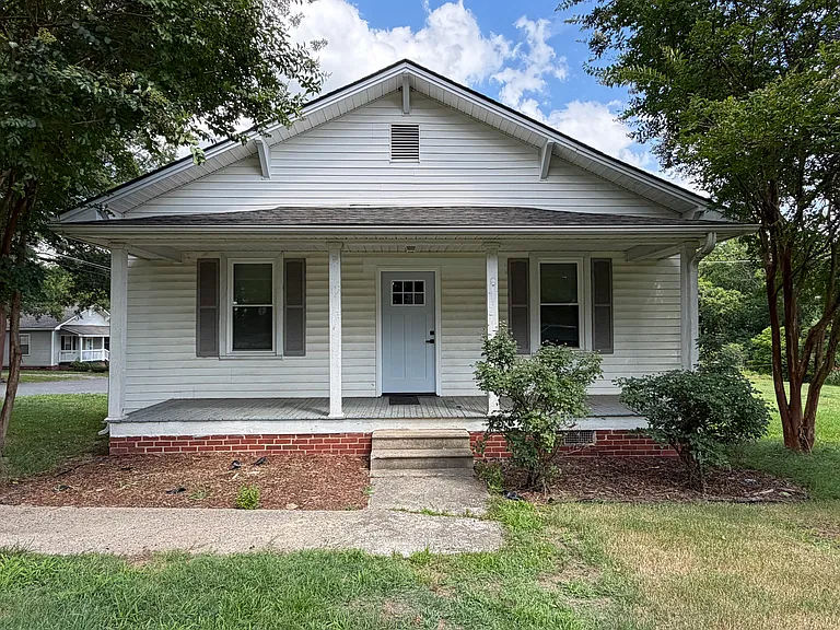 Beautiful 2 BR cottage