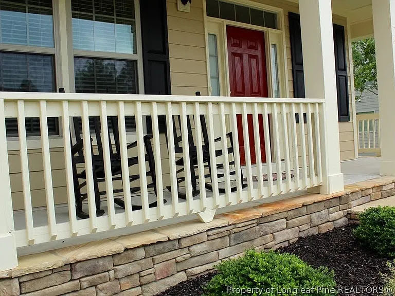 1437 Vergeland Dr — Photo 5