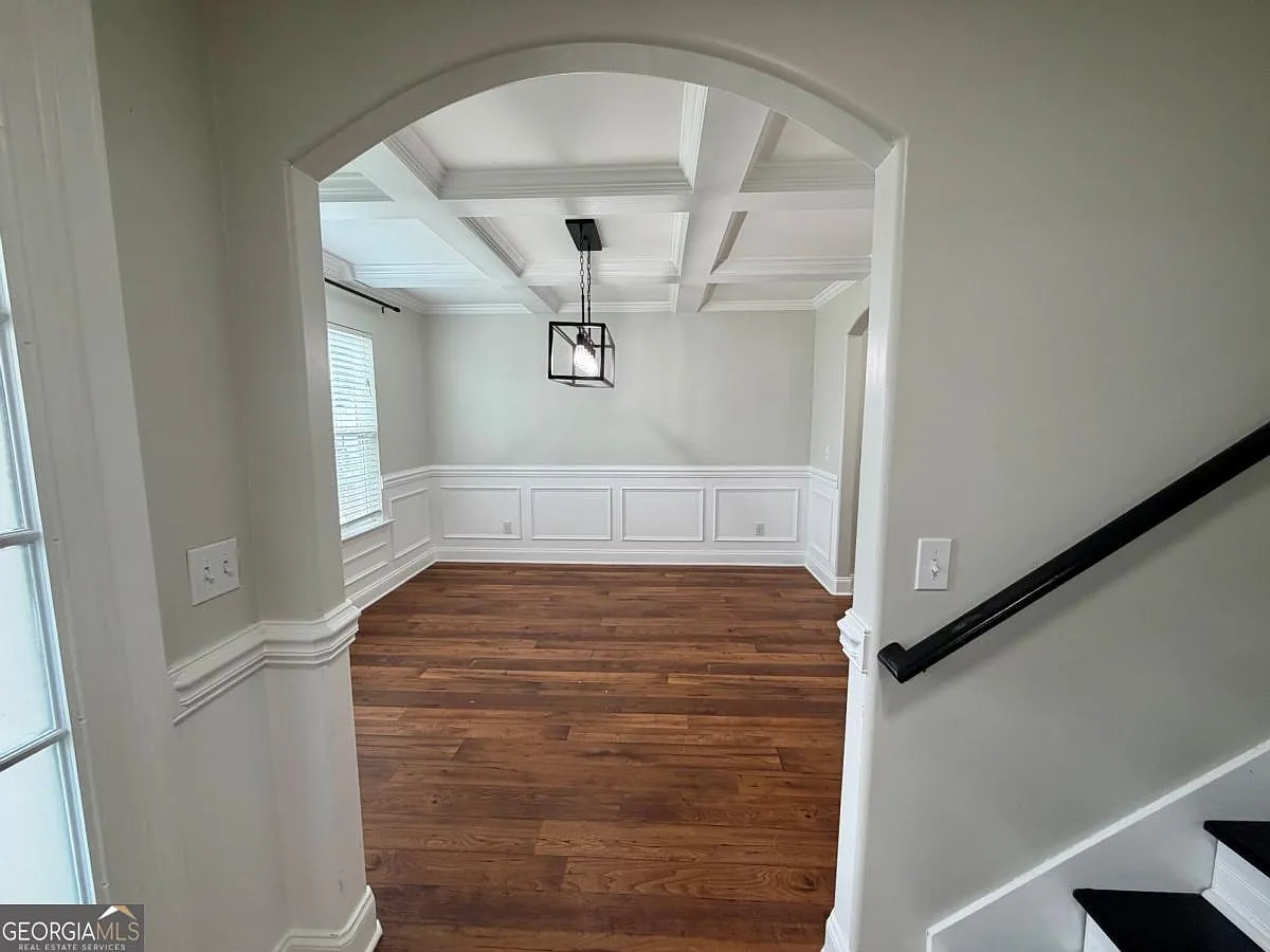 4 bed, 2.5 bath, 2481 sqft, $2,500 — Photo 4