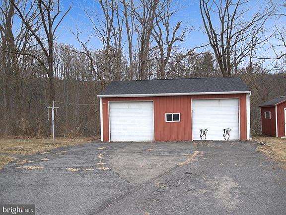 4th image of 2226 Hyndman Rd