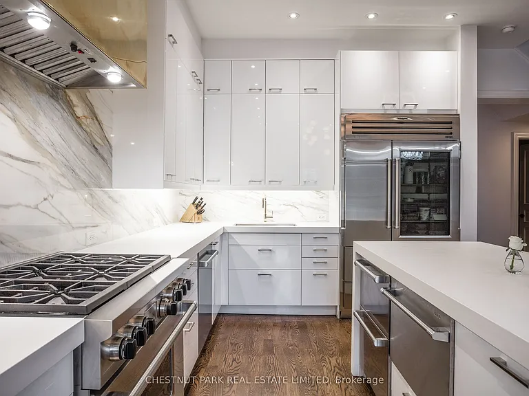 107 Lonsdale Rd — Photo 11