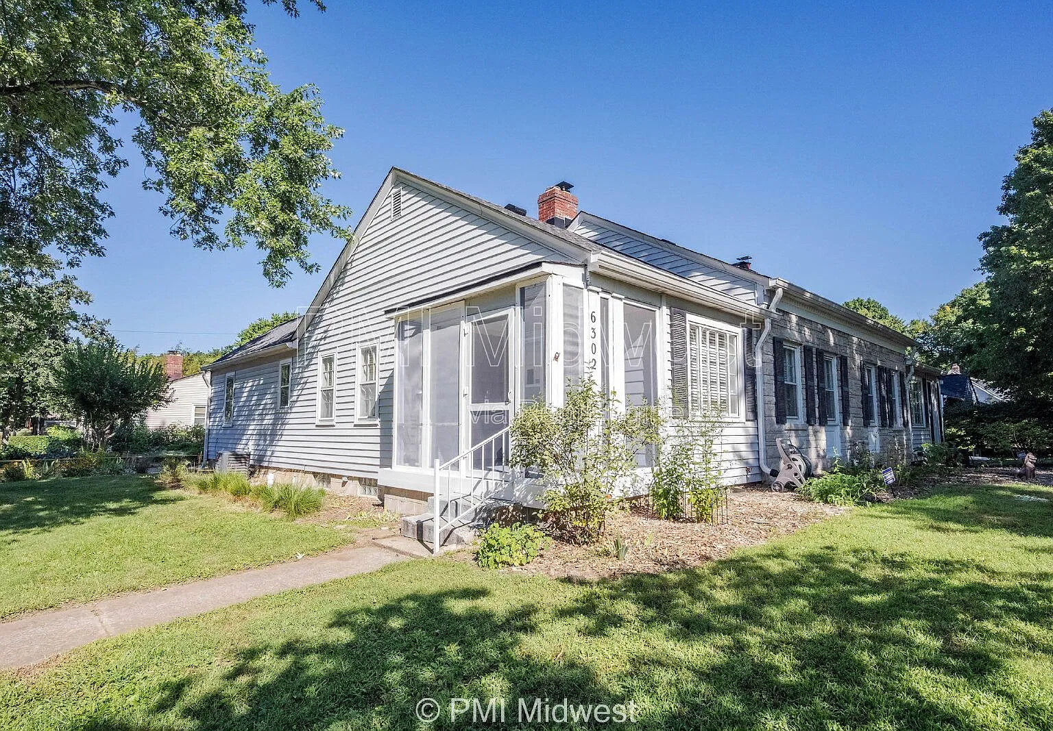 2 bed, 1.0 bath, 1044 sqft, $1,749 — Photo 4