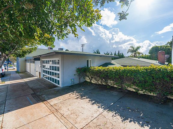 3rd image of 872 Manhattan Beach Blvd