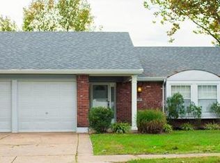 345 Baxter Rd, Ballwin, MO 63011