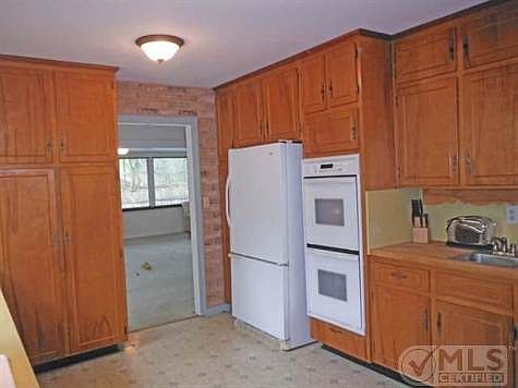 4th image of 901 Piedmont Dr #1