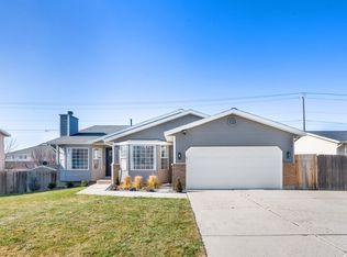 11062 S Sandy Dunes Dr E, Sandy, UT 84094