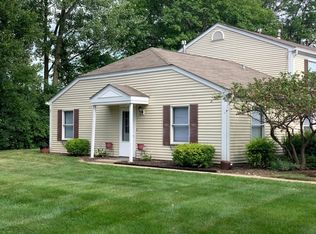 30 Red Oak Trl #30, Cary, IL 60013