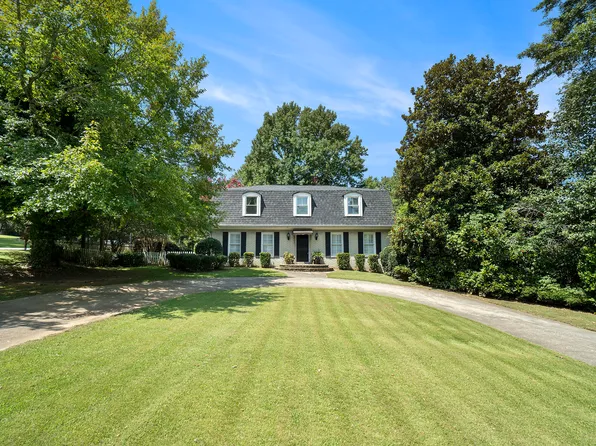 2611 Club Dr, Snellville, GA 30078