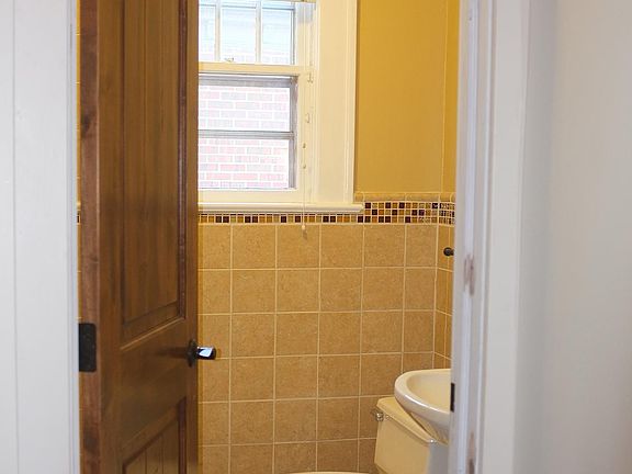 5th image of 2249 Dahlia St