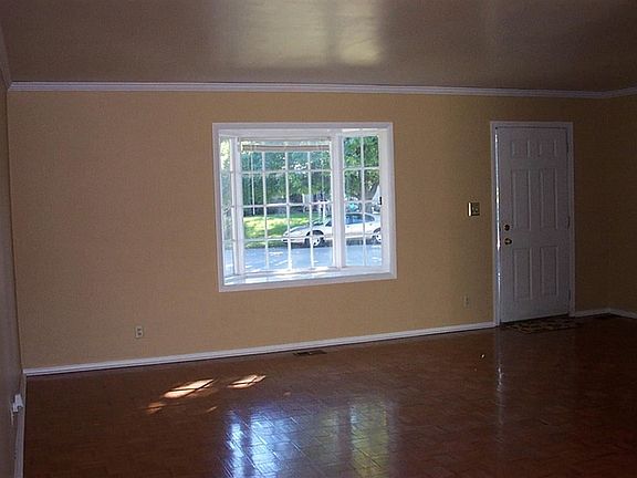 3rd image of 2504 Sequoya Dr