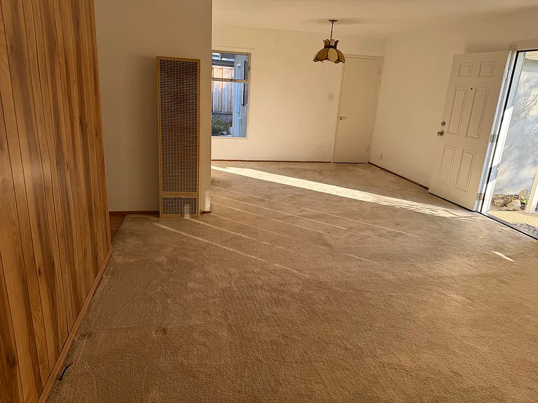 904 Hiller St — Photo 3