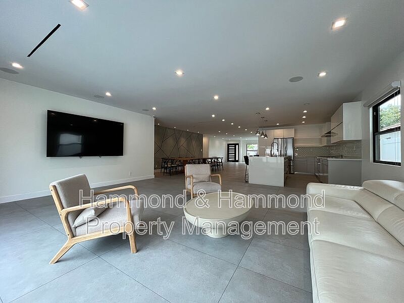 1st image of 5735 Saloma Ave