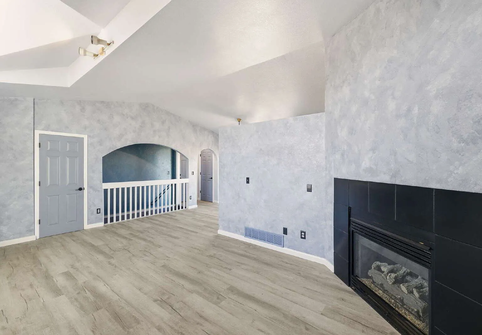 3 bed, 2.0 bath, 1120 sqft, $2,800 — Photo 4