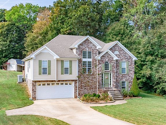 4th image of 3972 Lakewood Dr