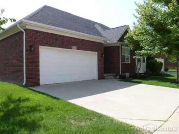 44338 Nova Dr, Sterling Heights, MI 48314
