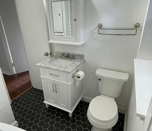 2nd image of 817 Putnam Ave