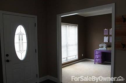 Office w/ Closet space