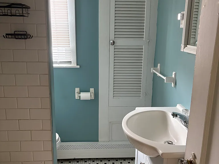 22 Warwick Neck Ave — Photo 3