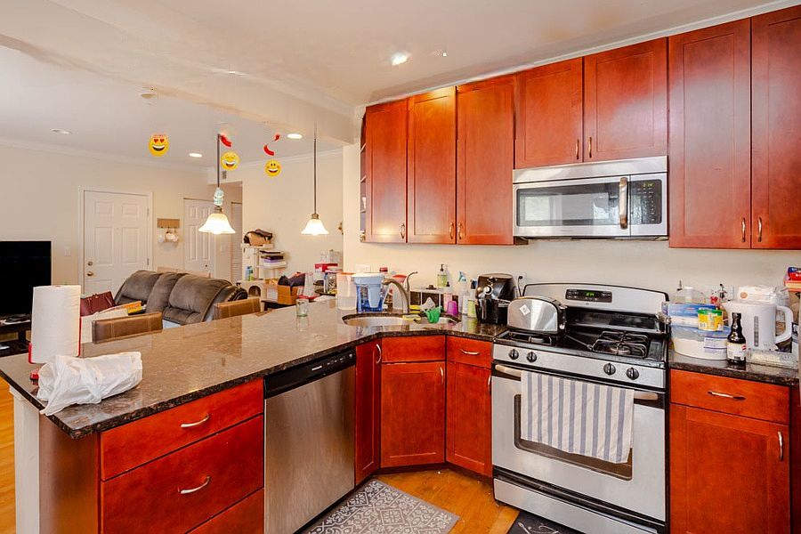 1st image of 6301 N Francisco Ave #3A