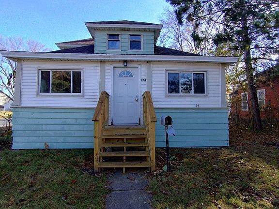 4th image of 223 4th Ave NW