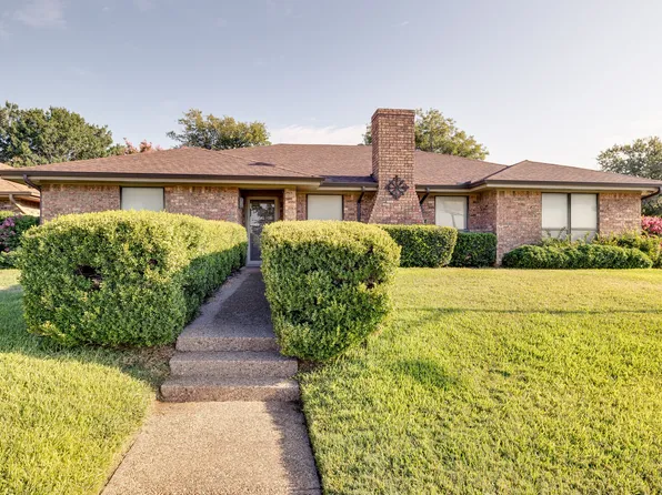 3400 Park Lake Dr, Fort Worth, TX 76133