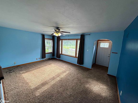 4th image of 410 East St