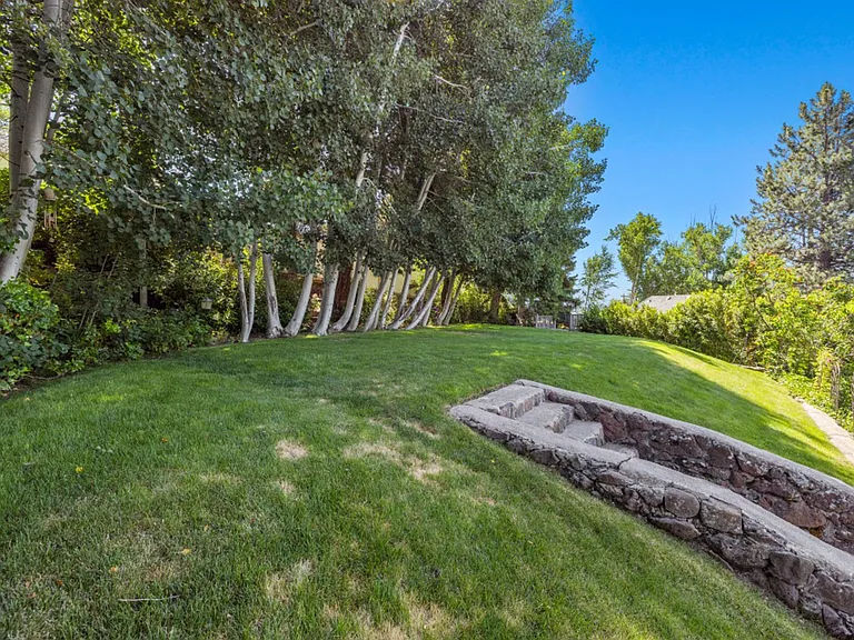 525 Mesa St — Photo 48