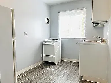 1527 Linwood St #2 — Photo 6