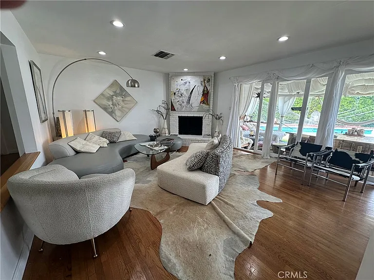 12811 Cumpston St — Photo 2