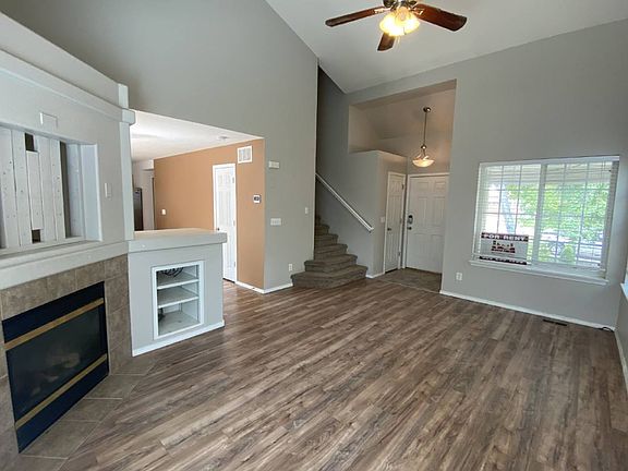 4th image of 10364 Dahlia St