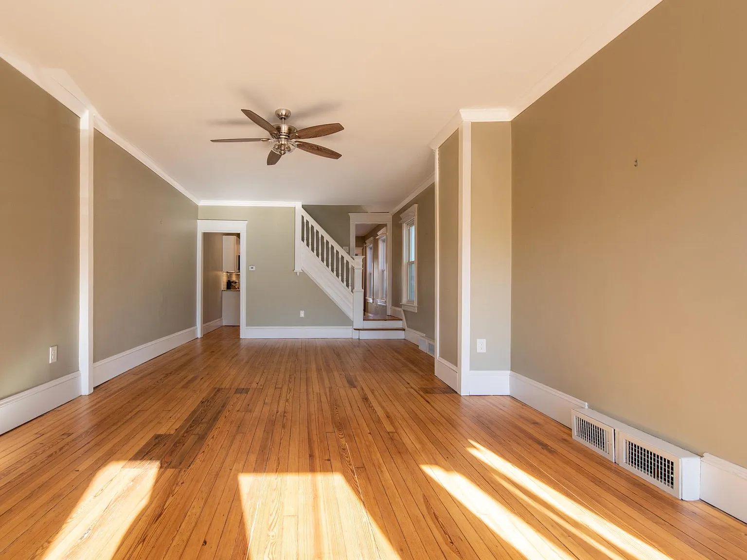 4 bed, 1430 sqft, $2,500 — Photo 2