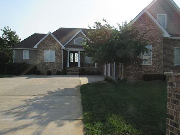 2nd image of 901 Crestwood Dr
