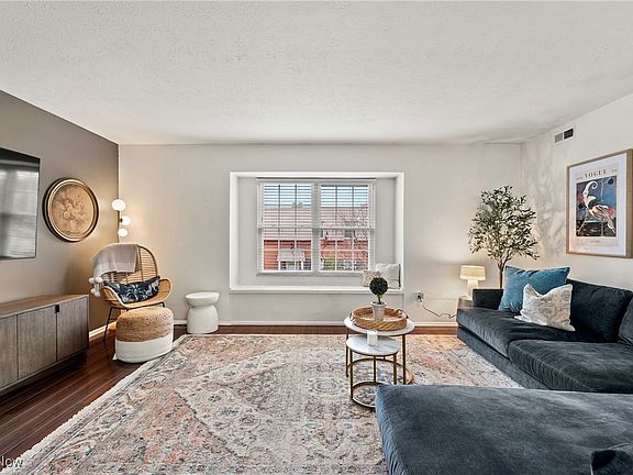 4th image of 2755 Pease Dr