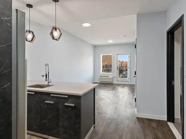 2765 East 15th Street 2B image 2 of 9