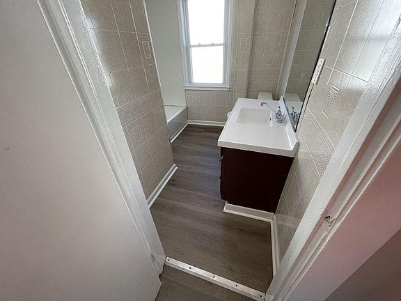 4th image of 3228 Independence Ave