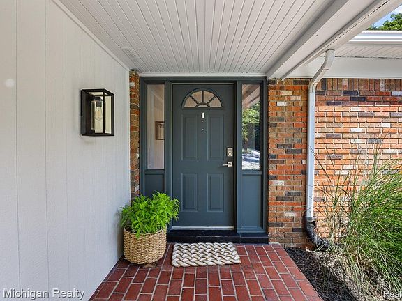 3rd image of 34281 Thornbrook Dr